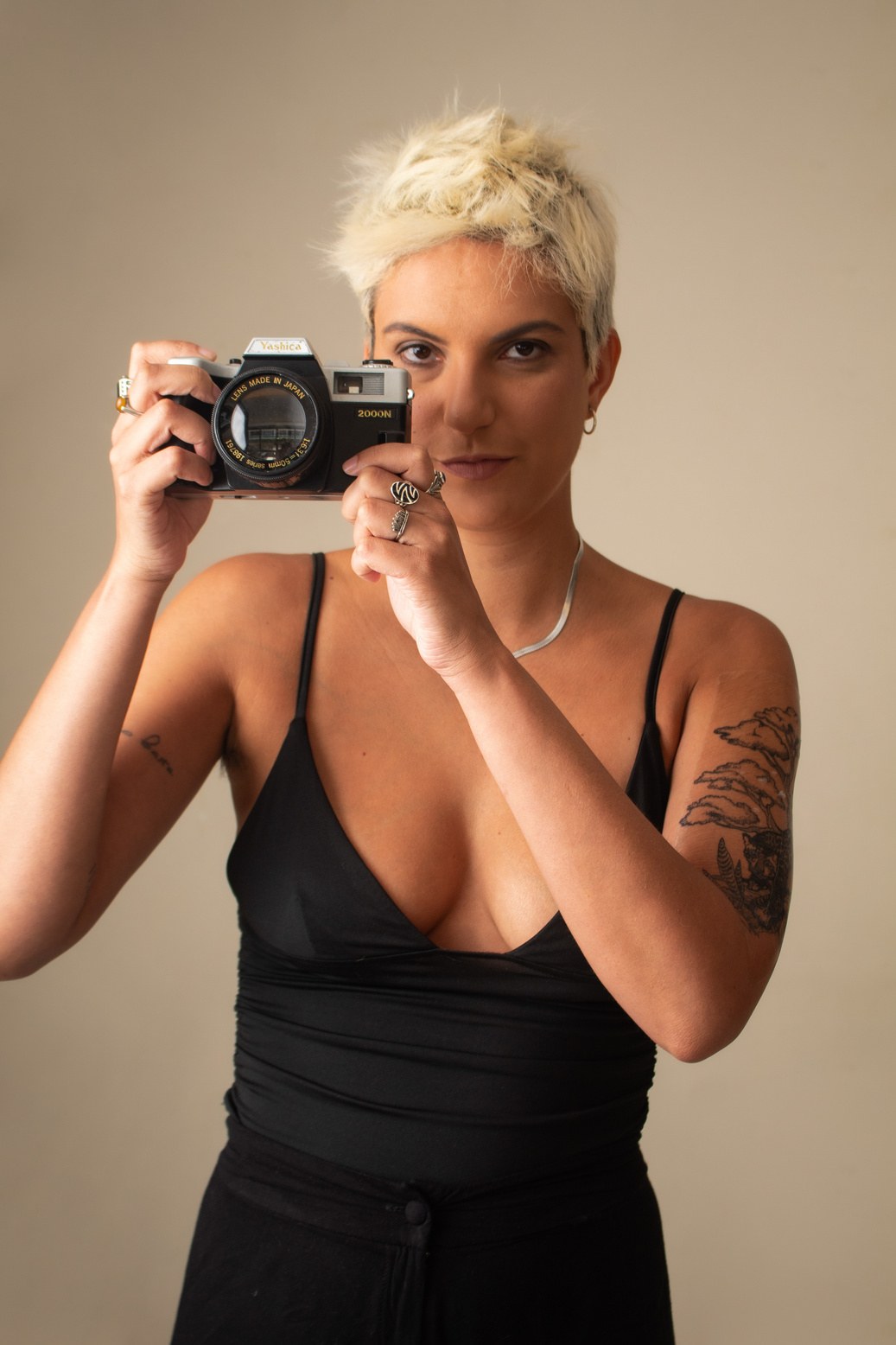 Mariana Queiroz holding a Yashica film camera